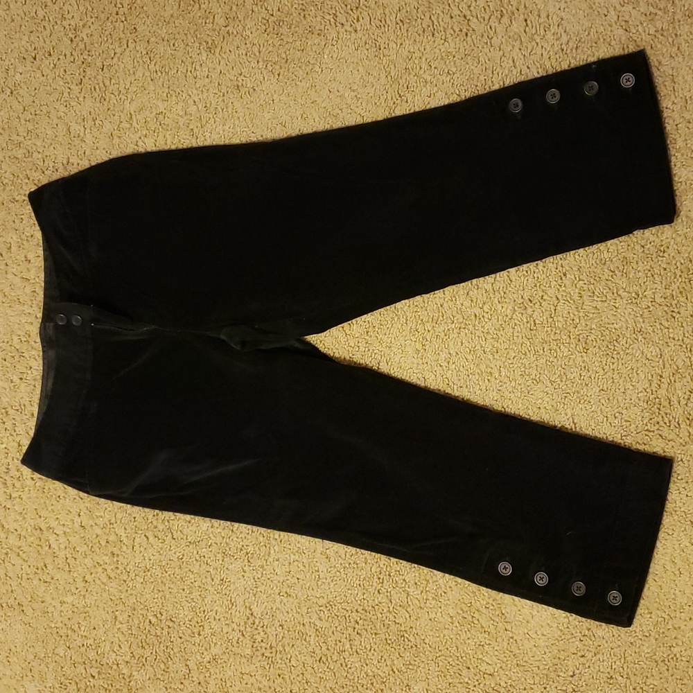 Soft velvety matetial capri's